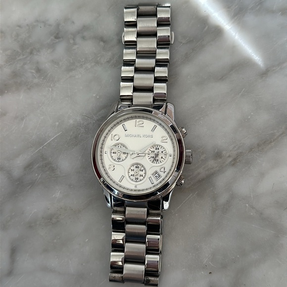Michael Kors Runway Silver-Tone Watch - Picture 6 of 10